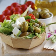 salade feta olives vertes tomates cerises rouge basilic